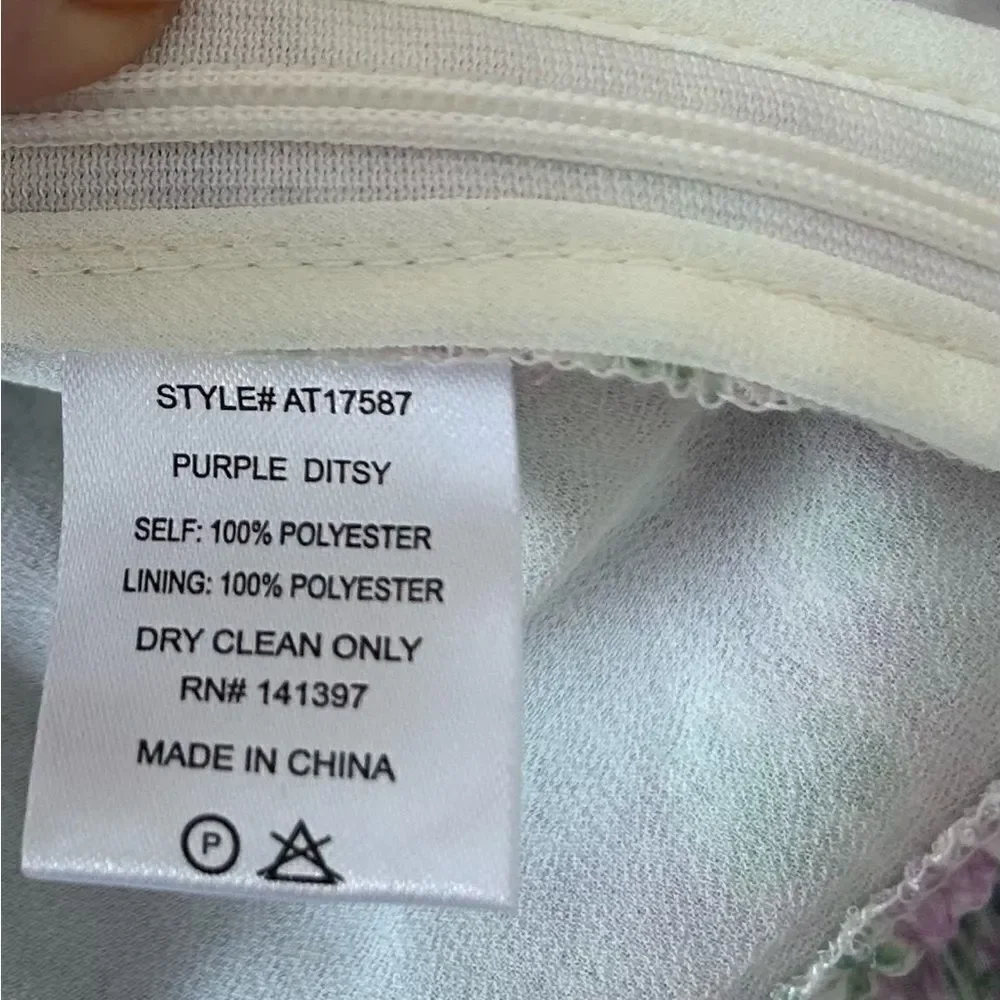 ASTR Crop Top Size XL Lavender Ditsy Plisse Floral Print  Puff Sleeve Cutout Top